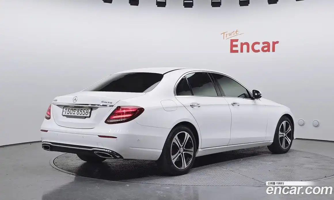 Mercedes-Benz E-Class 2017 2.0 Автомат в Москве № 161665, фото 13