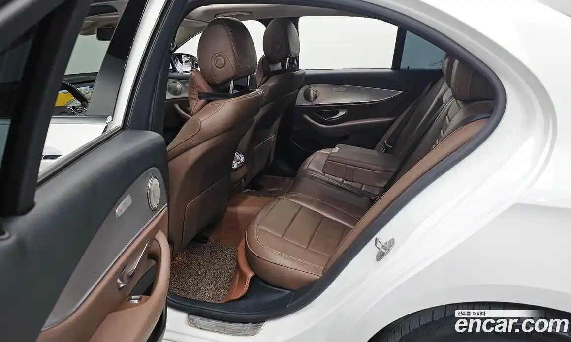 Mercedes-Benz E-Class 2017 2.0 Автомат в Москве № 161665, фото 3