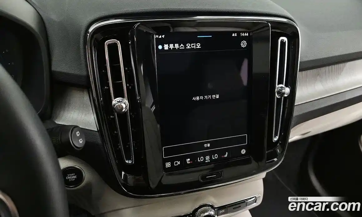 Volvo XC40 2024 2.0 Автомат в Москве № 164183, фото 14