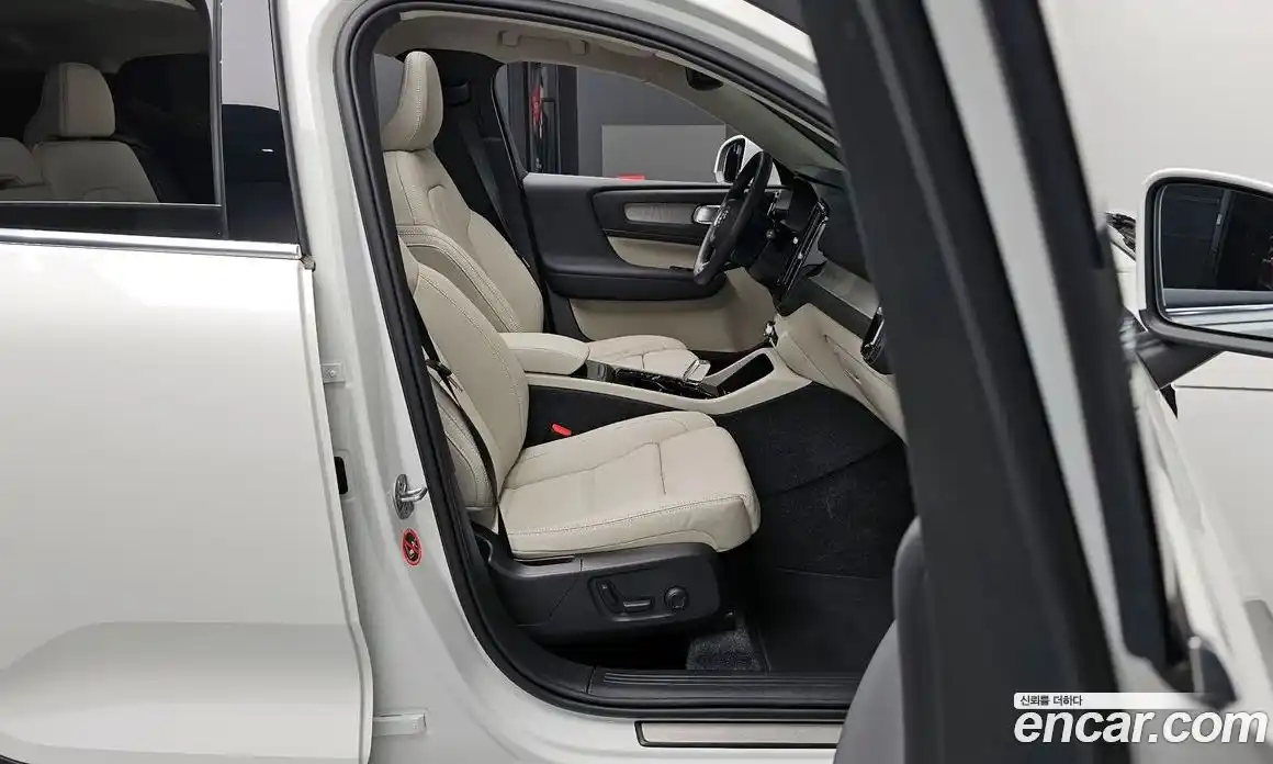 Volvo XC40 2024 2.0 Автомат в Москве № 164183, фото 6