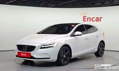 Volvo V40, 2018