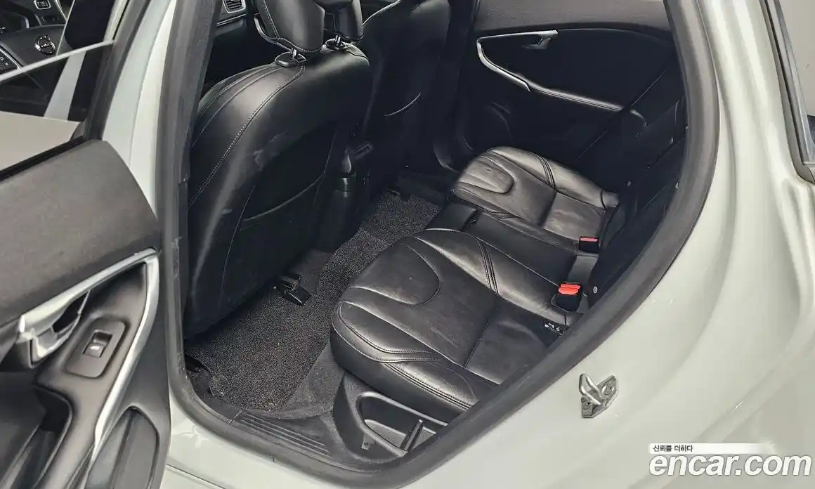 Volvo V40 2018 2.0 Автомат в Москве № 164674, фото 11