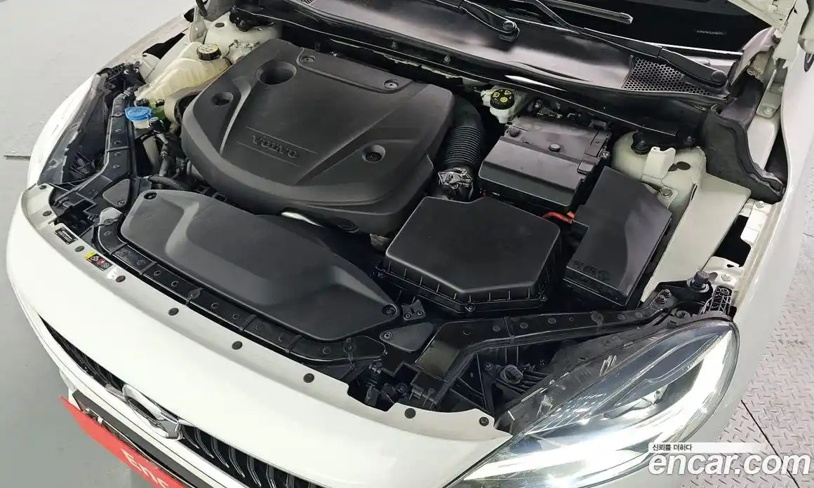 Volvo V40 2018 2.0 Автомат в Москве № 164674, фото 18