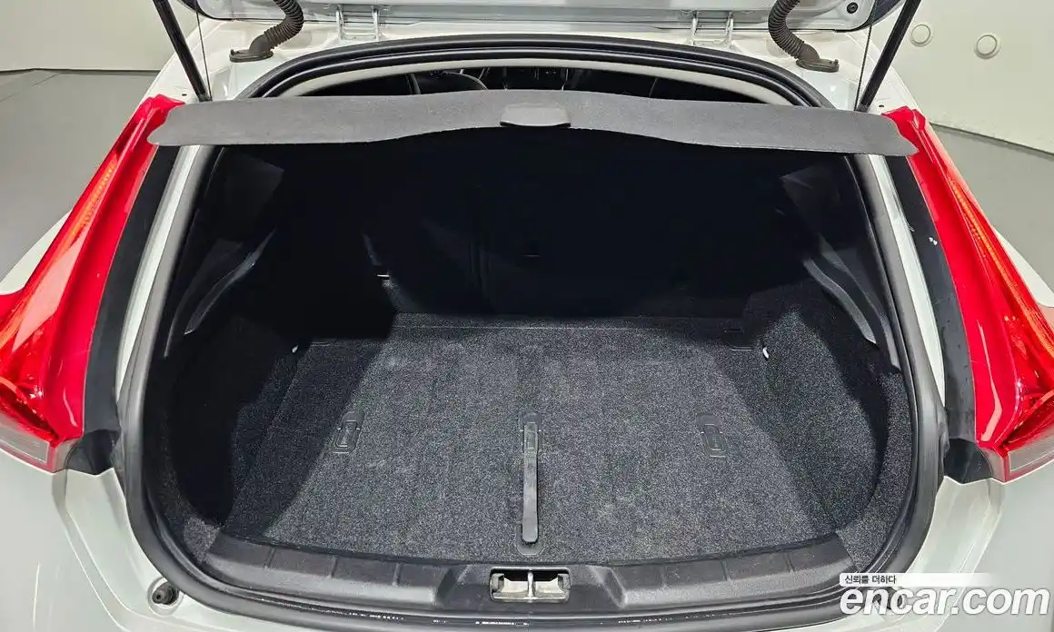 Volvo V40 2018 2.0 Автомат в Москве № 164674, фото 19