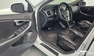 Volvo V40 2018 2.0 Автомат в Москве № 164674, миниатюра 2