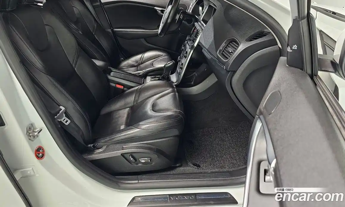 Volvo V40 2018 2.0 Автомат в Москве № 164674, фото 5