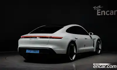 Porsche Taycan, 2021
