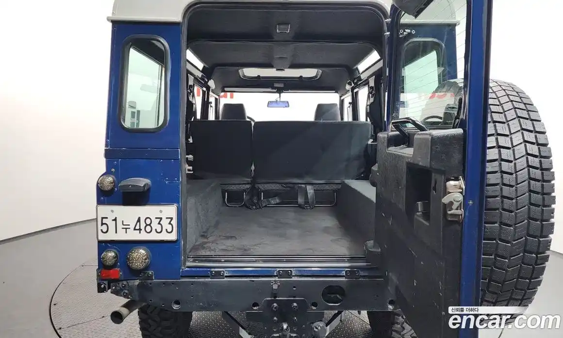 Land Rover Defender 2000 2.4 Механическая в Москве № 165965, фото 12