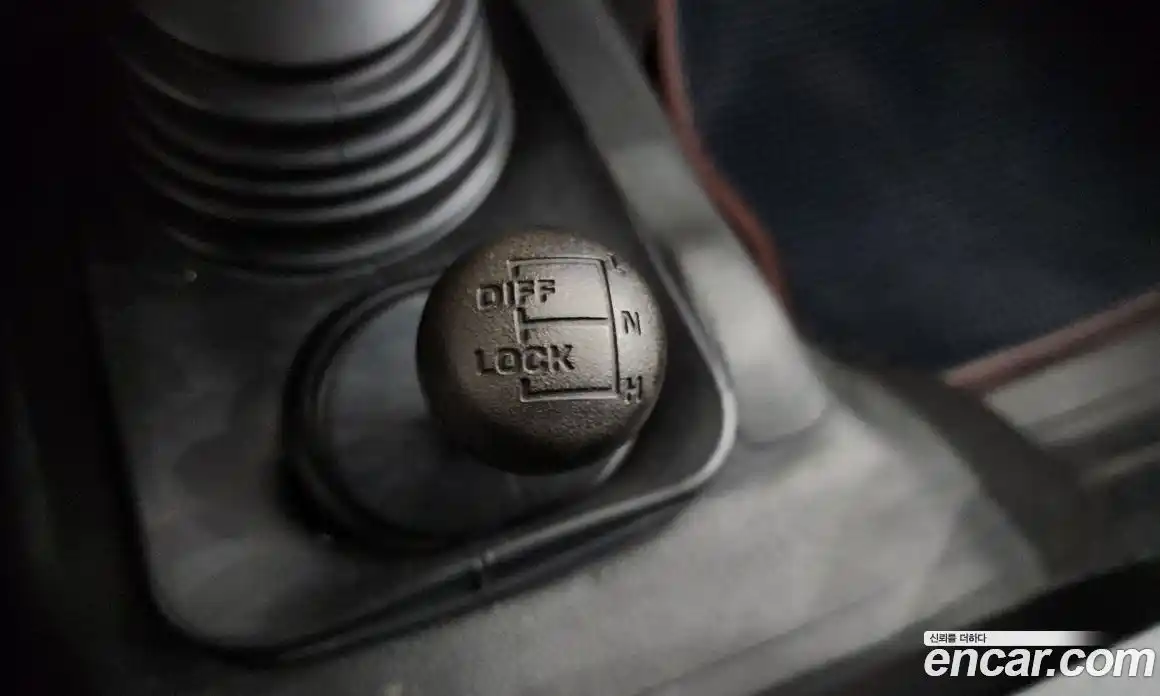 Land Rover Defender 2000 2.4 Механическая в Москве № 165965, фото 14