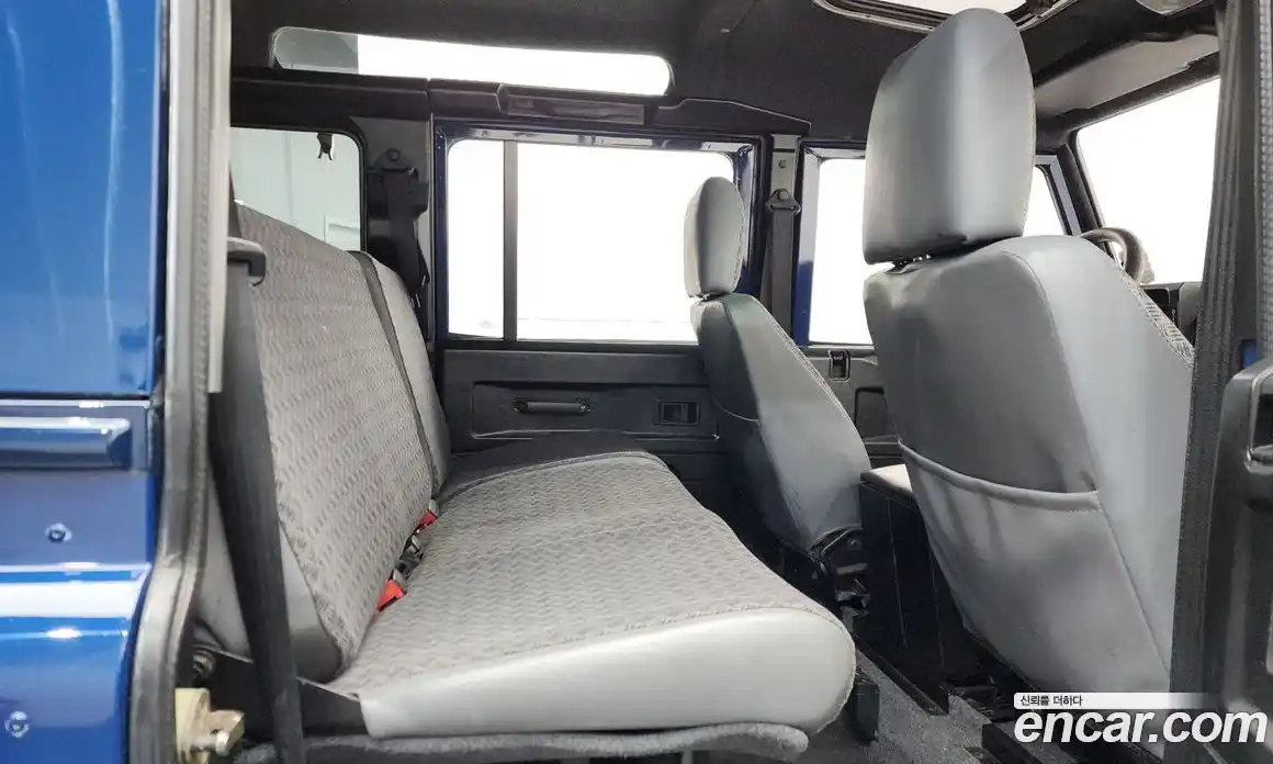 Land Rover Defender 2000 2.4 Механическая в Москве № 165965, фото 4