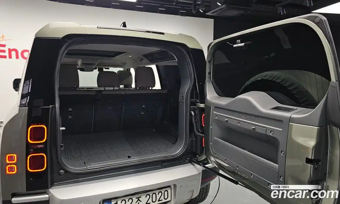 Land Rover Defender 2023 3.0 Автомат в Москве № 166191, фото 20