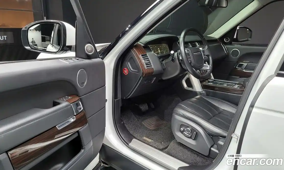 Land Rover Range-Rover 2016 4.4 Автомат в Москве № 166687, фото 19