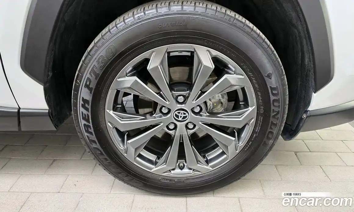 Toyota RAV4 2024 2.5 Автомат в Москве № 170187, фото 12