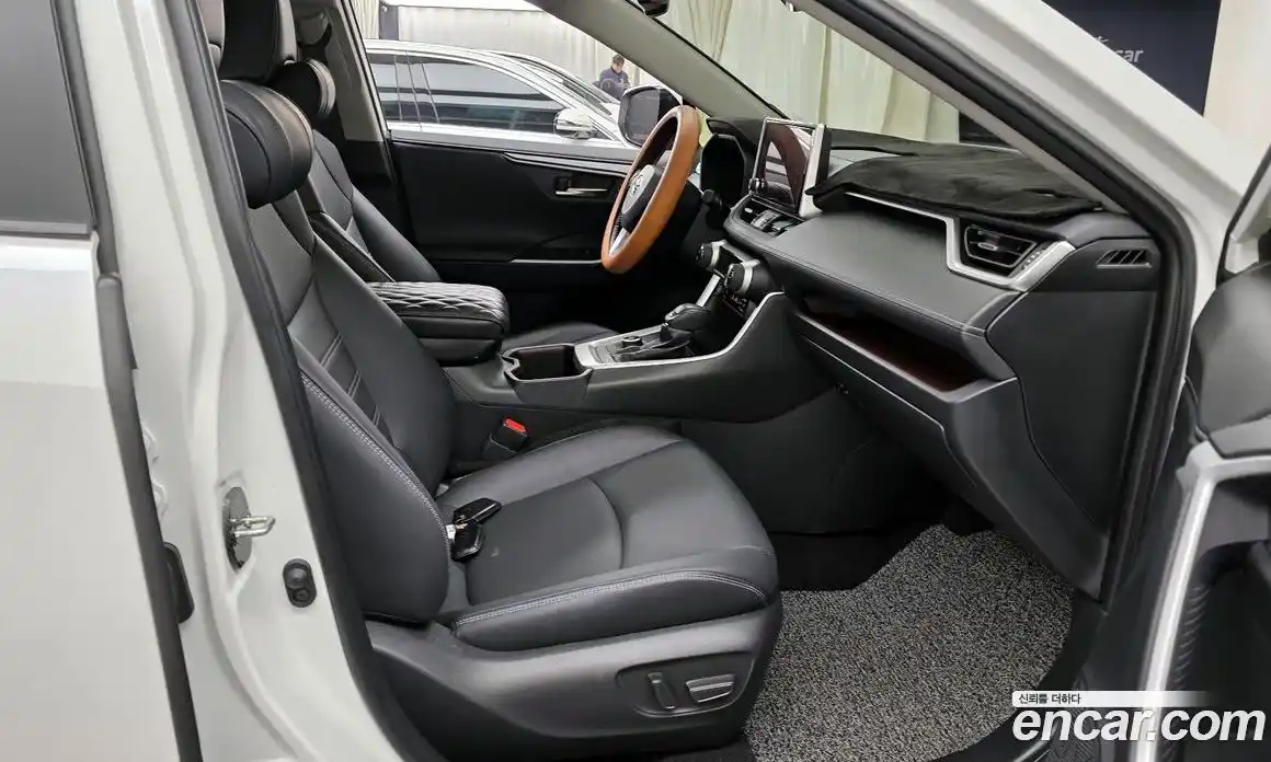 Toyota RAV4 2024 2.5 Автомат в Москве № 170187, фото 20