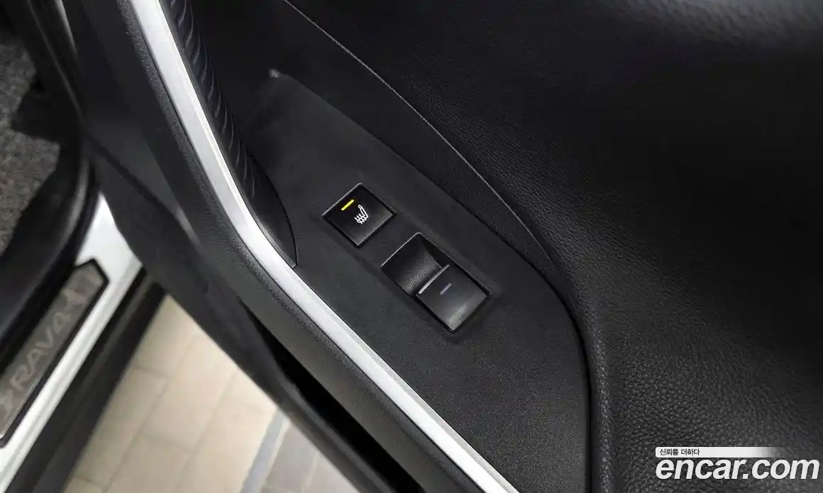 Toyota RAV4 2024 2.5 Автомат в Москве № 170187, фото 8