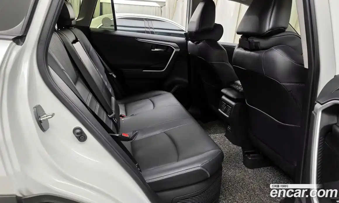 Toyota RAV4 2024 2.5 Автомат в Москве № 170187, фото 10