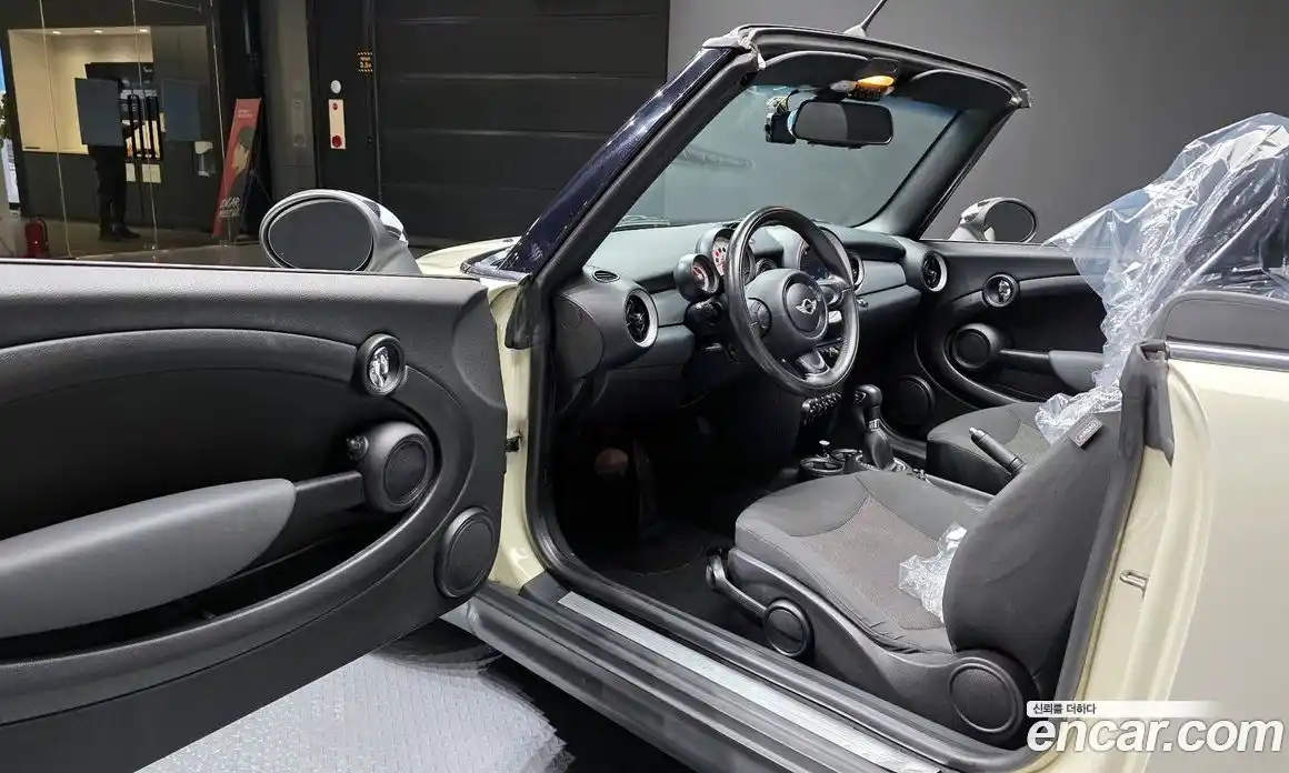 Mini Cooper Convertible 2012 1.6 Автомат в Москве № 177221, фото 20