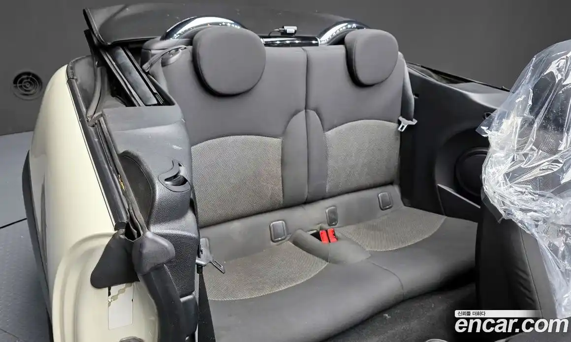 Mini Cooper Convertible 2012 1.6 Автомат в Москве № 177221, фото 2