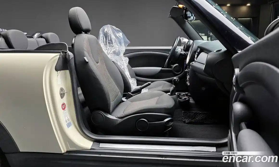 Mini Cooper Convertible 2012 1.6 Автомат в Москве № 177221, фото 8