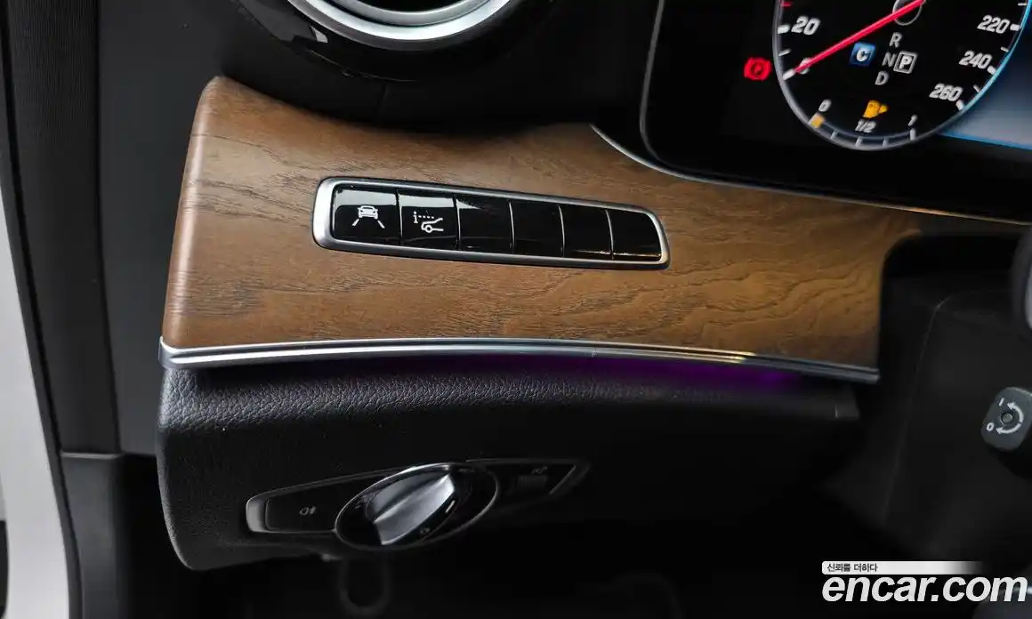 Mercedes-Benz E-Class 2018 2.0 Автомат в Москве № 178774, фото 12