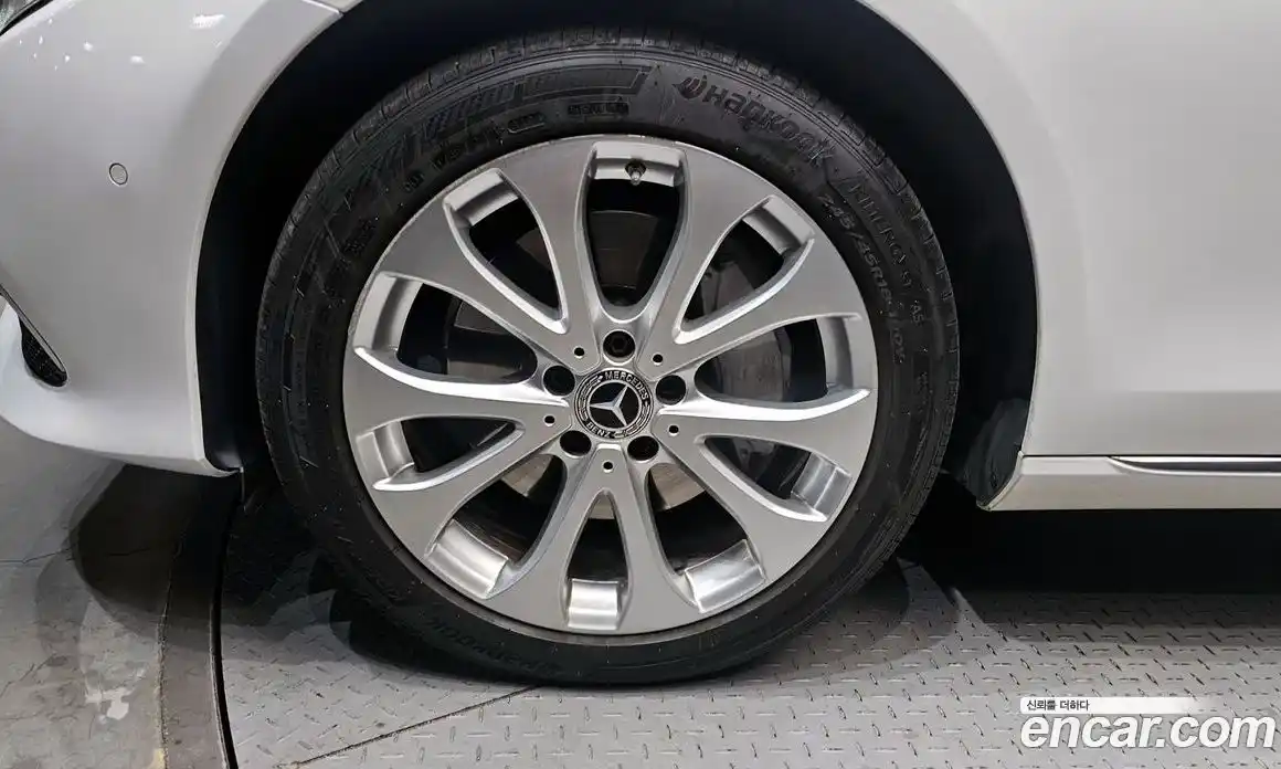 Mercedes-Benz E-Class 2018 2.0 Автомат в Москве № 178774, фото 17