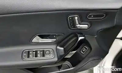 Mercedes-Benz A-Class 2020 2.0 Автомат в Москве № 178843, миниатюра 9