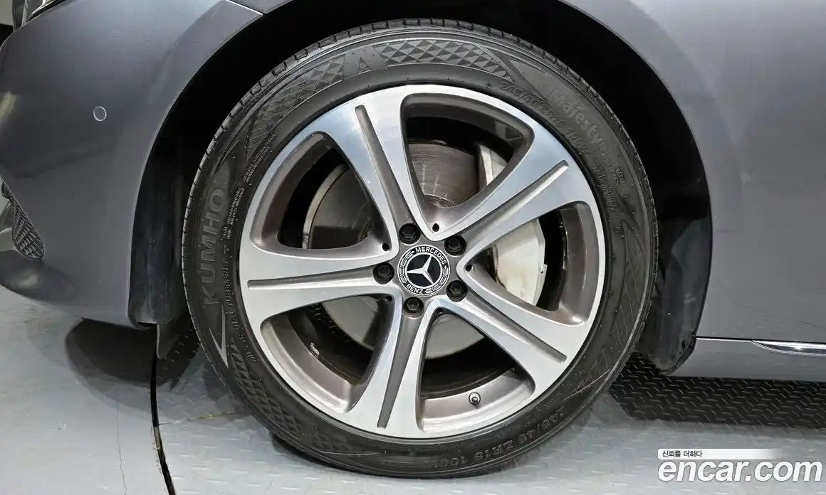 Mercedes-Benz E-Class 2019 2.0 Автомат в Москве № 195140, фото 16