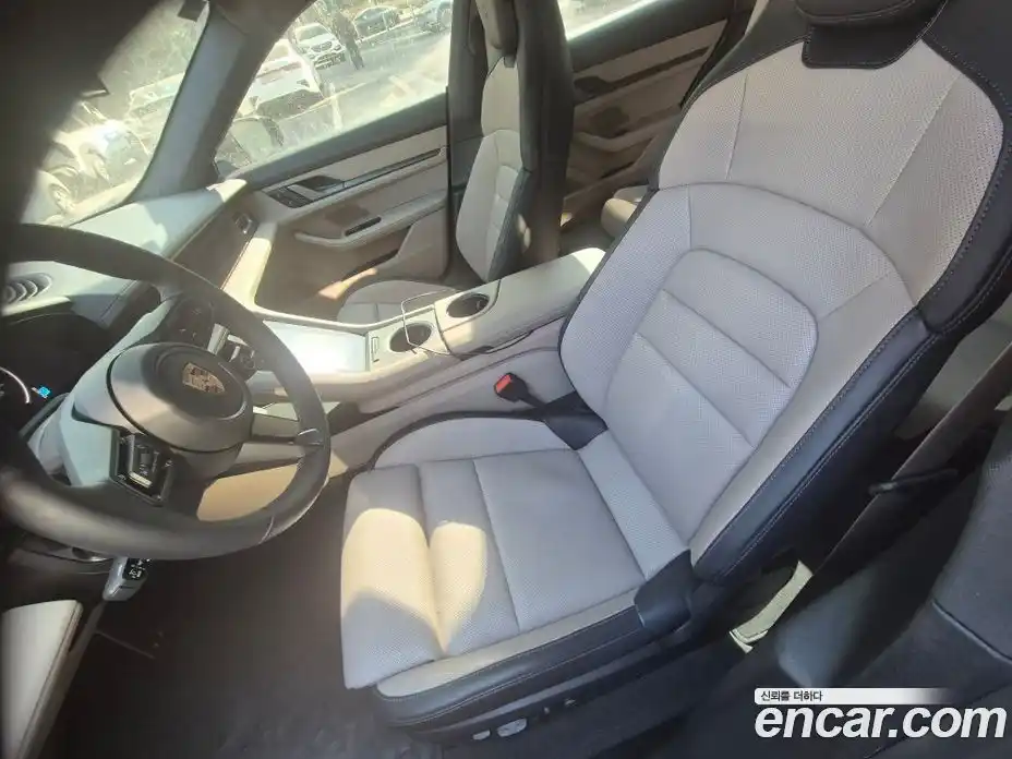 Porsche Taycan 2025 Автомат в Москве № 197719, фото 3