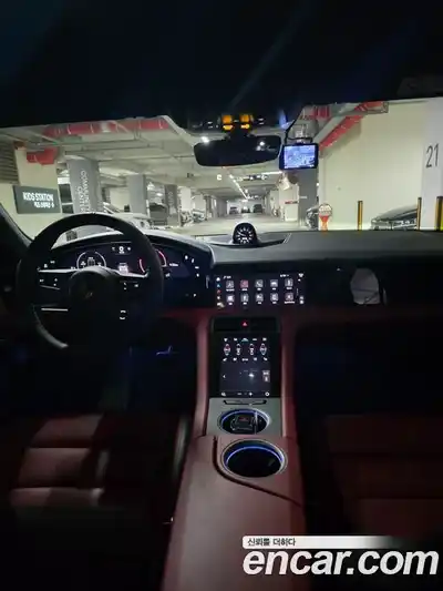 Porsche Taycan 2025 3.0 Автомат в Москве № 197763, миниатюра 10