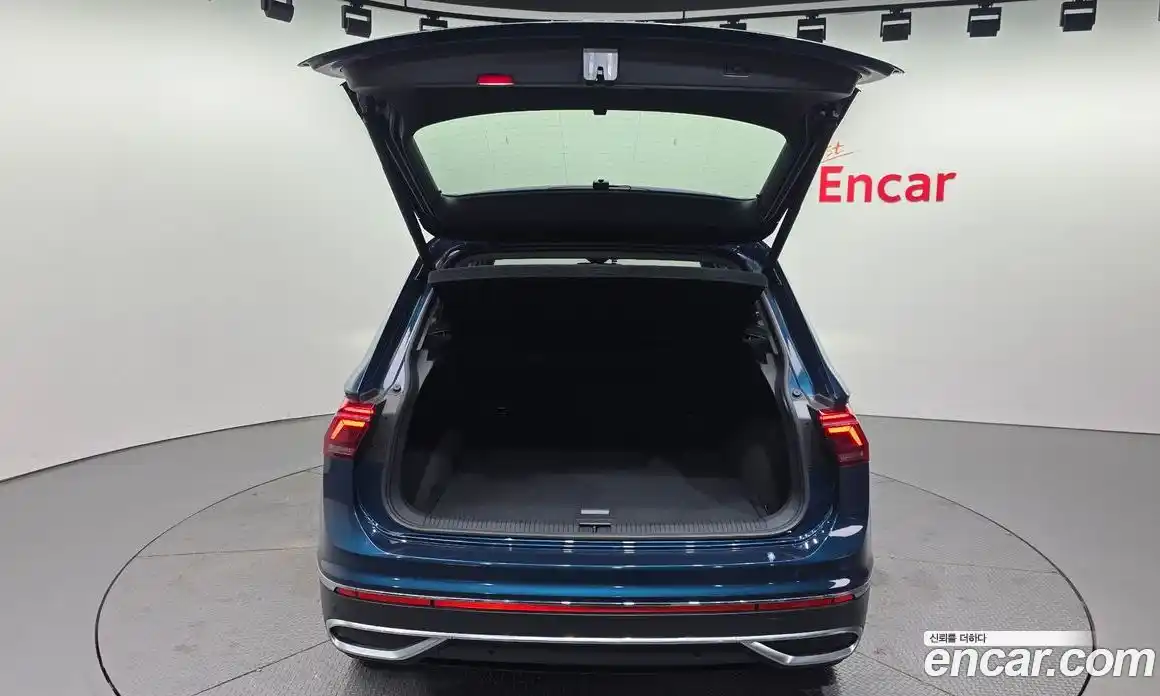 Volkswagen Tiguan 2023 2.0 Автомат в Москве № 199045, фото 20