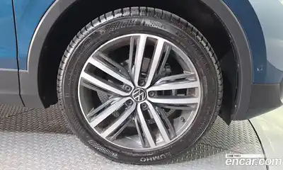 Volkswagen Tiguan 2023 2.0 Автомат в Москве № 199045, миниатюра 5