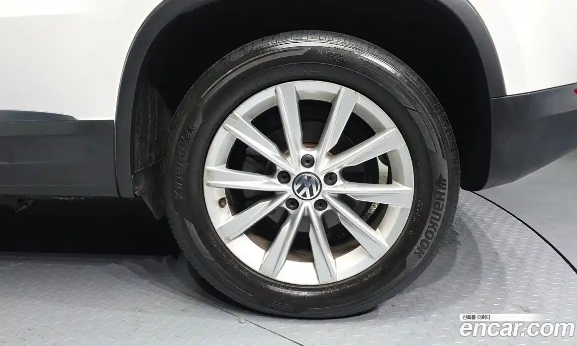 Volkswagen Tiguan 2014 2.0 Автомат в Москве № 199134, фото 13