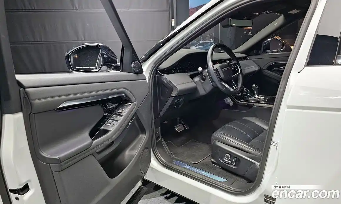 Land Rover Range-Rover Evoque 2022 2.0 Автомат в Москве № 213365, фото 18