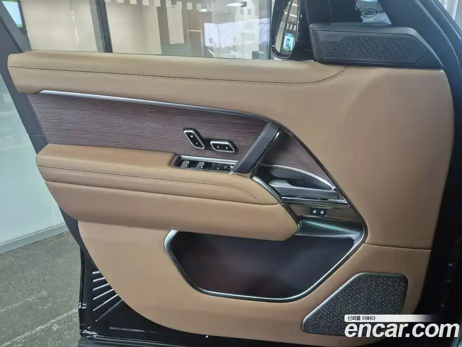 Land Rover Range-Rover 2025 4.4 Автомат в Москве № 213879, фото 12