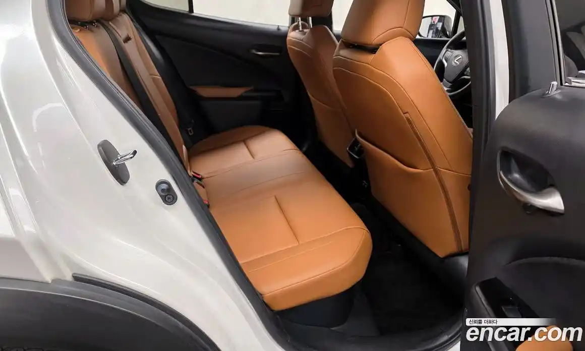 Lexus UX 2020 2.0 Автомат в Москве № 214688, фото 17