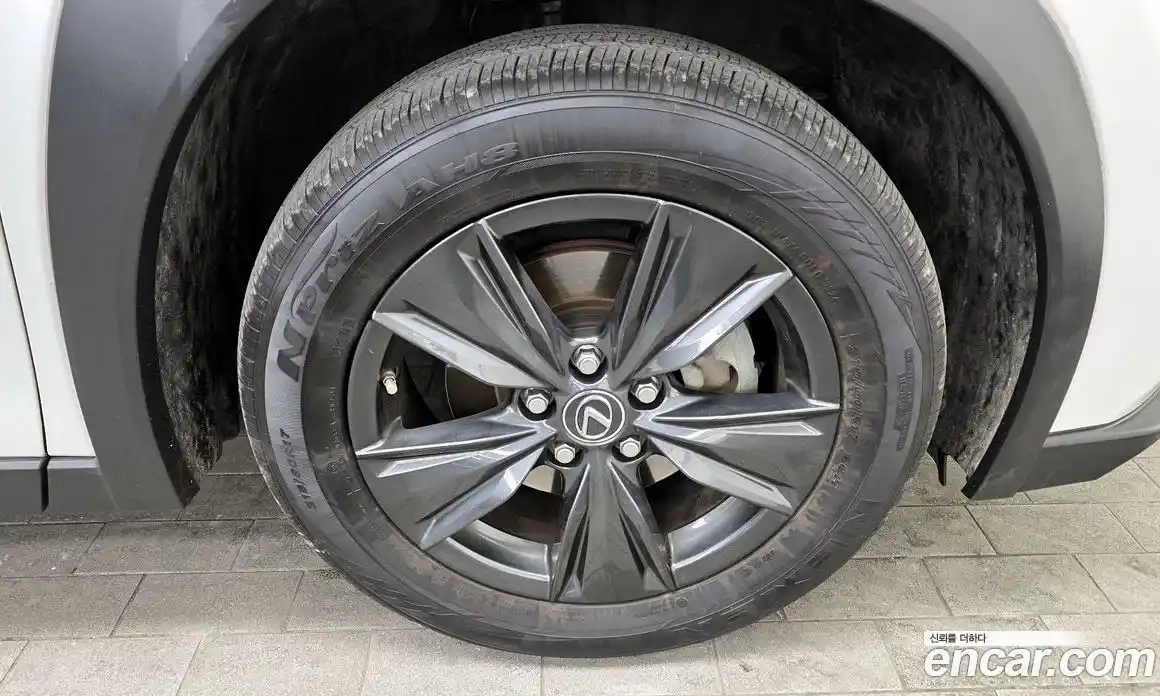 Lexus UX 2020 2.0 Автомат в Москве № 214688, фото 5