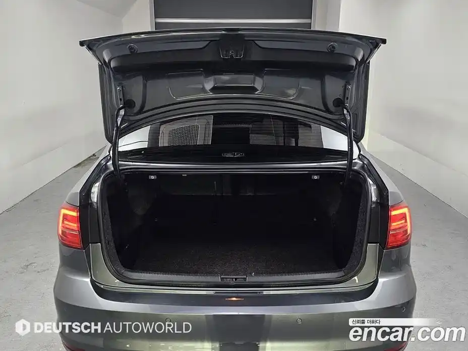 Volkswagen Jetta 2016 2.0 Автомат в Москве № 215380, фото 20