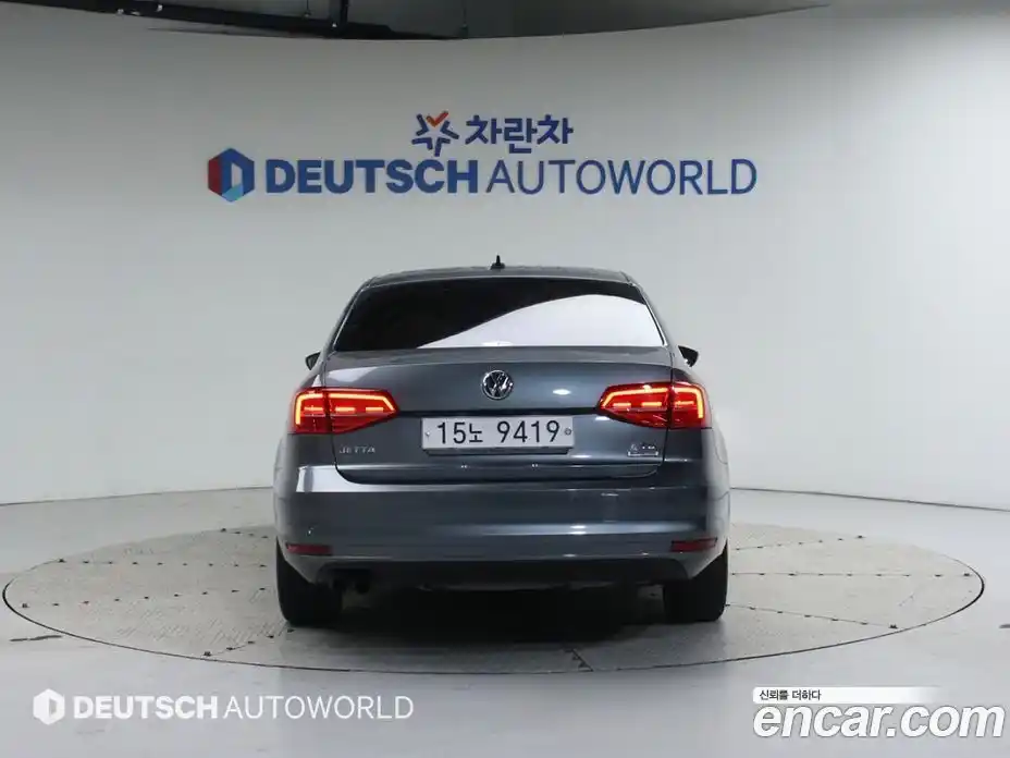 Volkswagen Jetta 2016 2.0 Автомат в Москве № 215380, фото 4