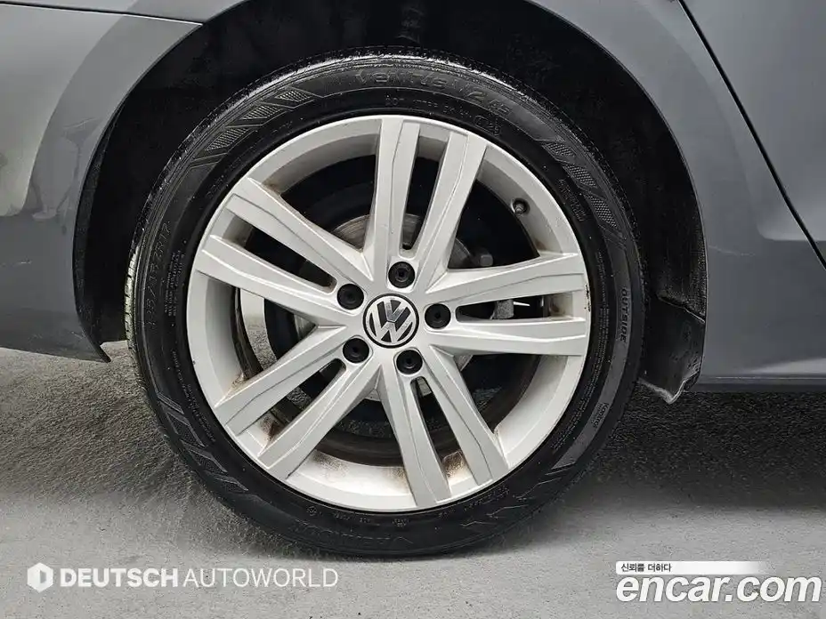 Volkswagen Jetta 2016 2.0 Автомат в Москве № 215380, фото 5