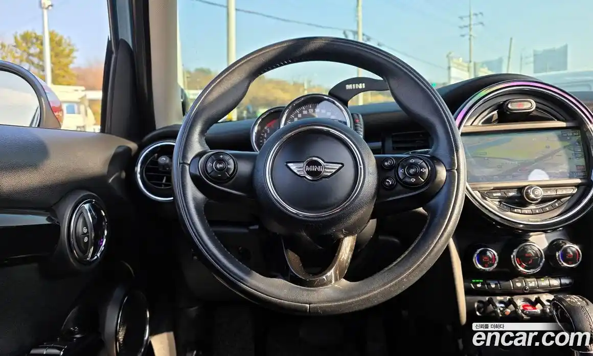 Mini Cooper 2015 1.5 Автомат в Москве № 222085, фото 17