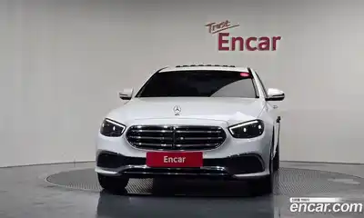 Mercedes-Benz E-Class 2022 2.0 Автомат в Москве № 223439, миниатюра 3