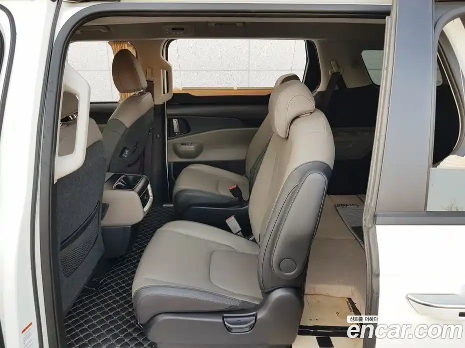 Kia Canival 2024 1.6 Автомат в Москве № 22539, фото 6