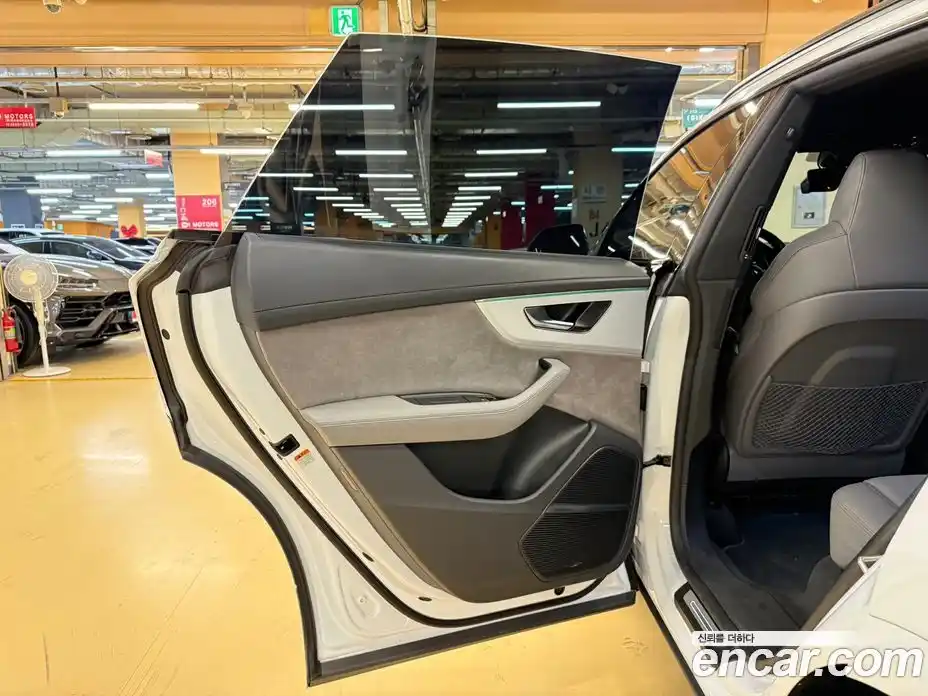 Audi Q8 2022 3.0 Автомат в Москве № 230296, фото 17