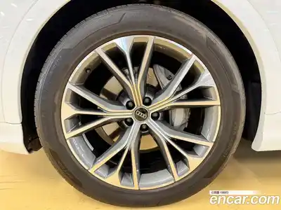 Audi Q8 2022 3.0 Автомат в Москве № 230296, миниатюра 5