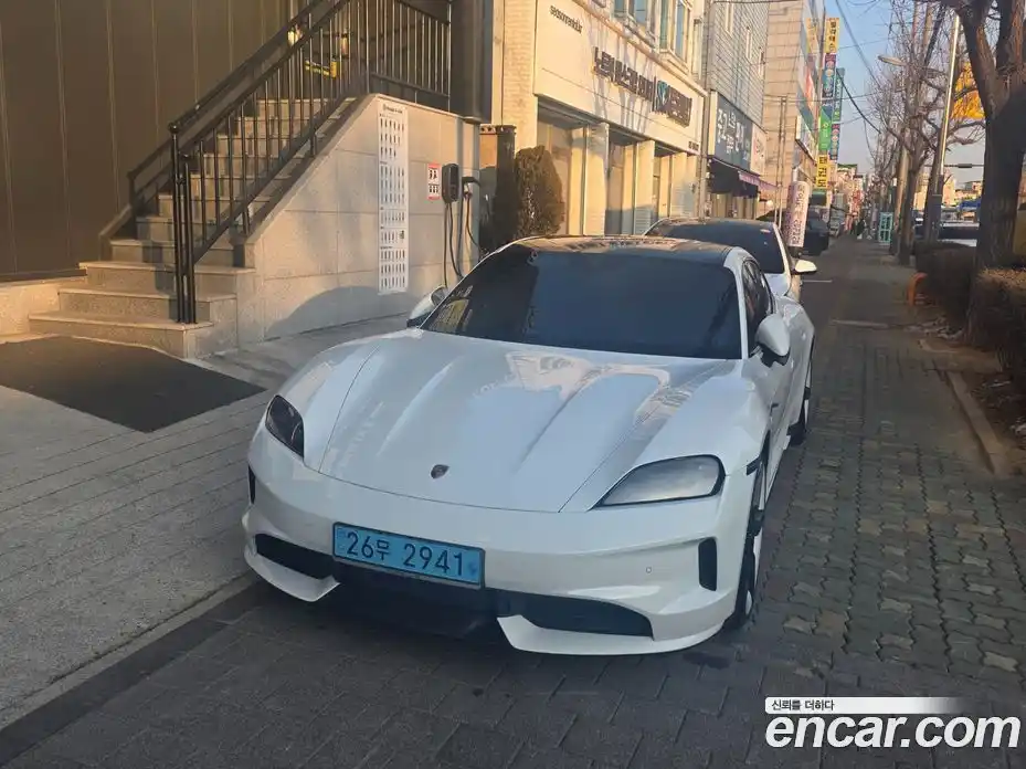 Porsche Taycan 2025 3.0 Автомат в Москве № 231095, фото 1