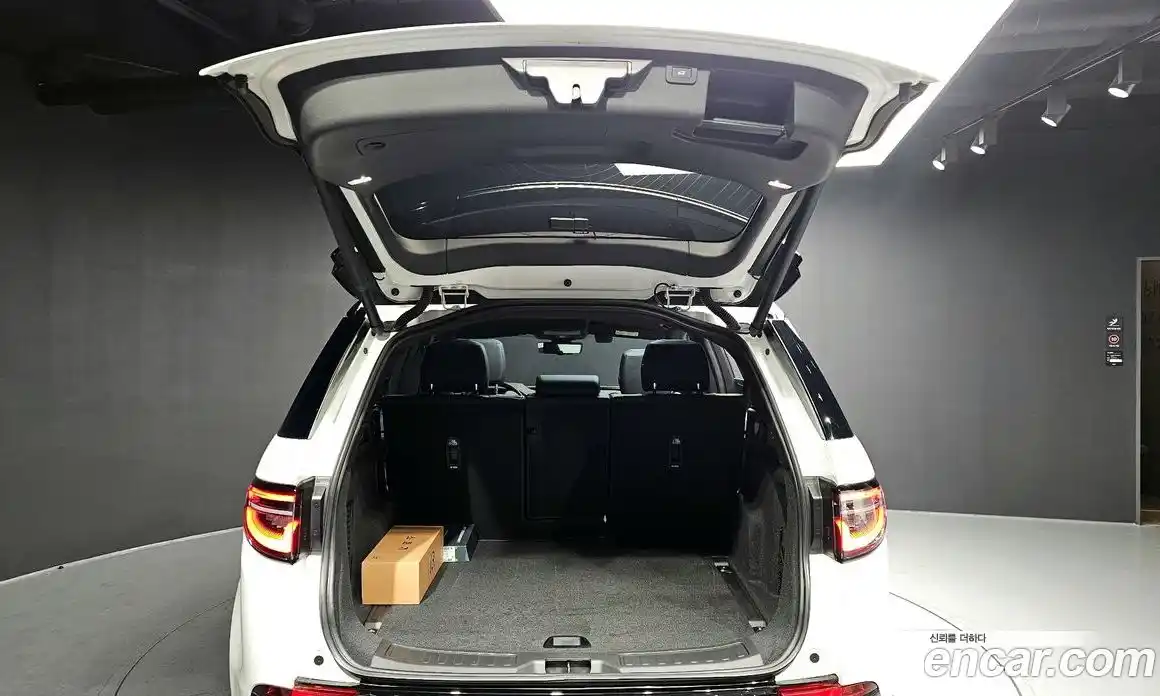 Land Rover Discovery Sport 2024 2.0 Автомат в Москве № 231118, фото 20