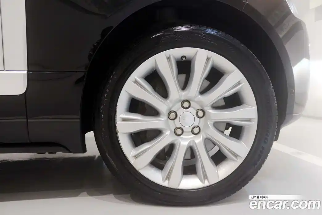 Land Rover Range-Rover 2015 4.4 Автомат в Москве № 252577, фото 12