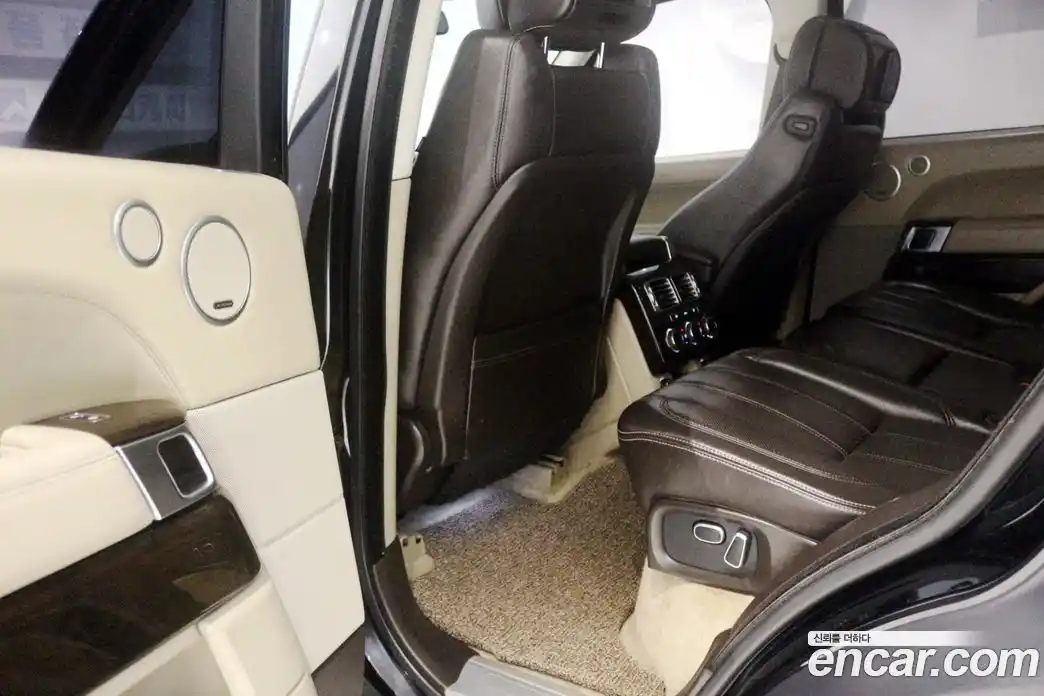 Land Rover Range-Rover 2015 4.4 Автомат в Москве № 252577, фото 17