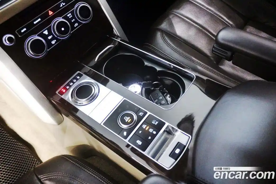 Land Rover Range-Rover 2015 4.4 Автомат в Москве № 252577, фото 18