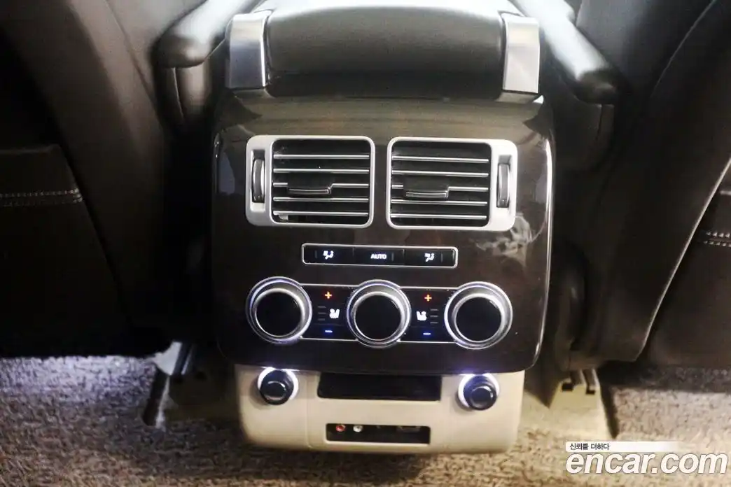 Land Rover Range-Rover 2015 4.4 Автомат в Москве № 252577, фото 19